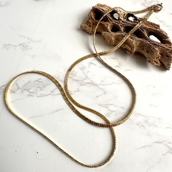 Vintage Gold Plated Trifari Herringbone Chain Necklace 23 Inch Gold Tone, Signed - Picture 3 of 8